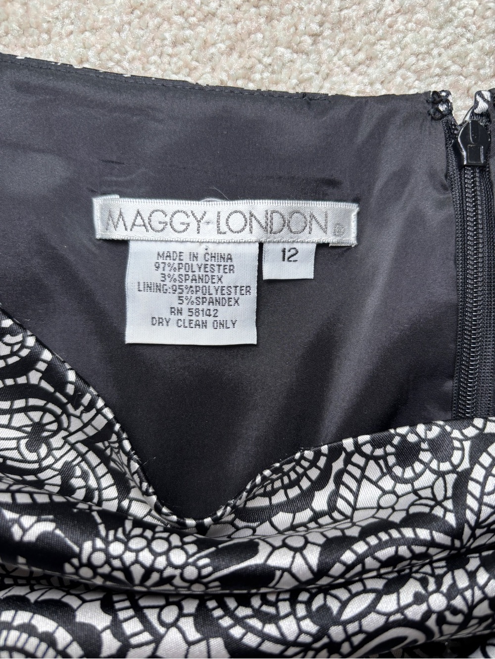 Maggy London One-Shoulder Black & Gray Lace-Print Sheath Dress Size 12 - Picture 3 of 10